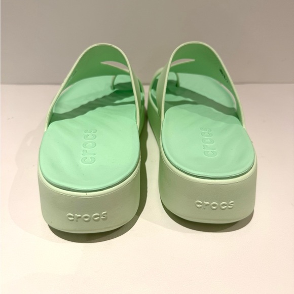 CROCS Women’s Getaway Mint Green Platform Toe Loop Slide Sandals Flip Flops W9 - Picture 4 of 9